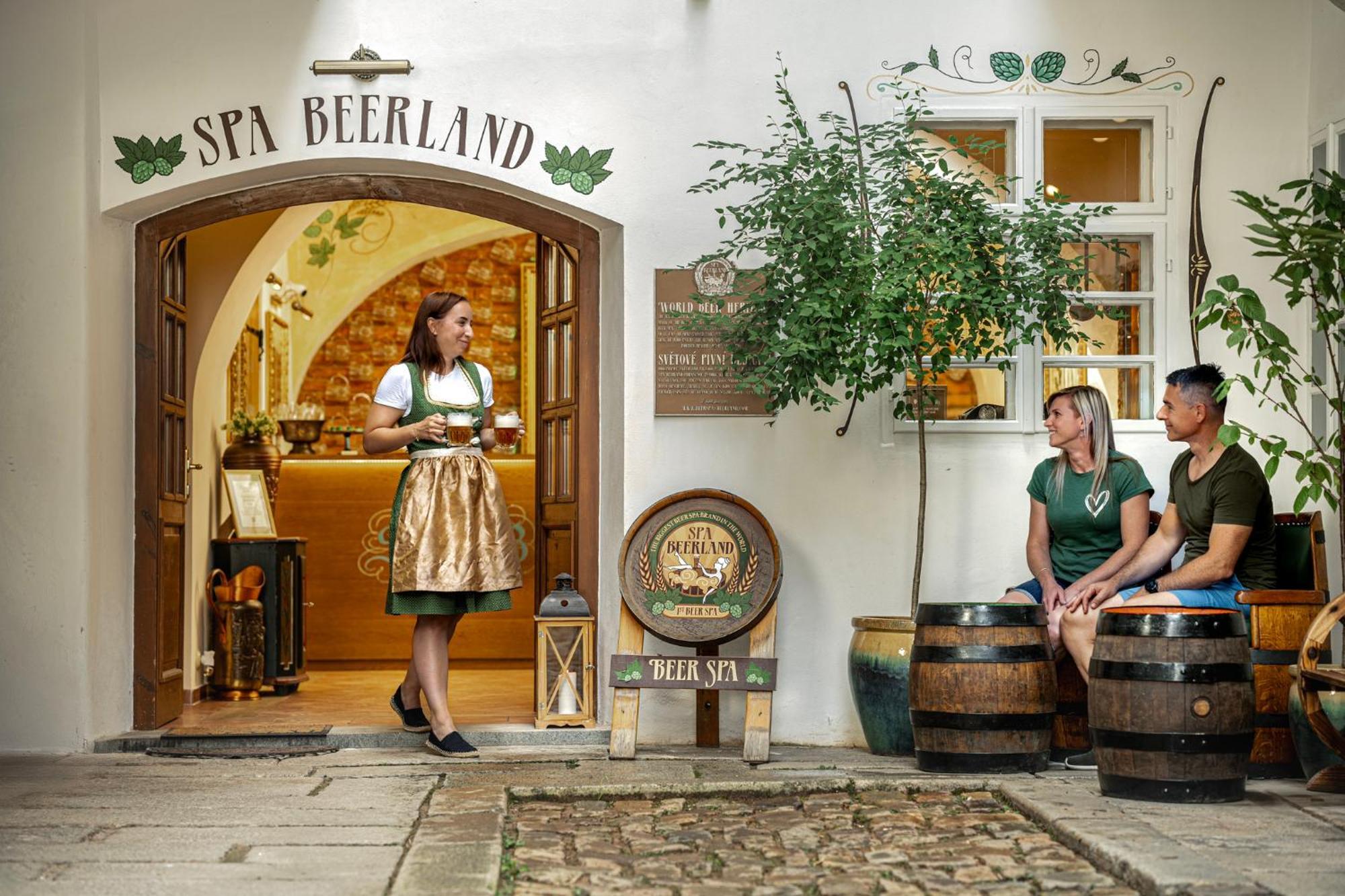 Spa Beerland - At The Golden Lamb Plzeň Exterior foto